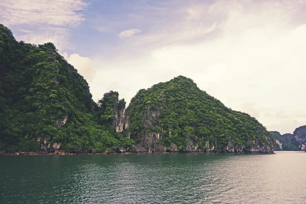 Whispers of Serenity: A Tranquil Landscape of Lush Green Peaks and Calm Waters