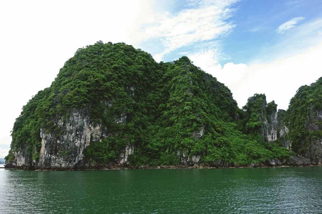 Emerald Peaks: A Serene Escape into Nature's Embrace