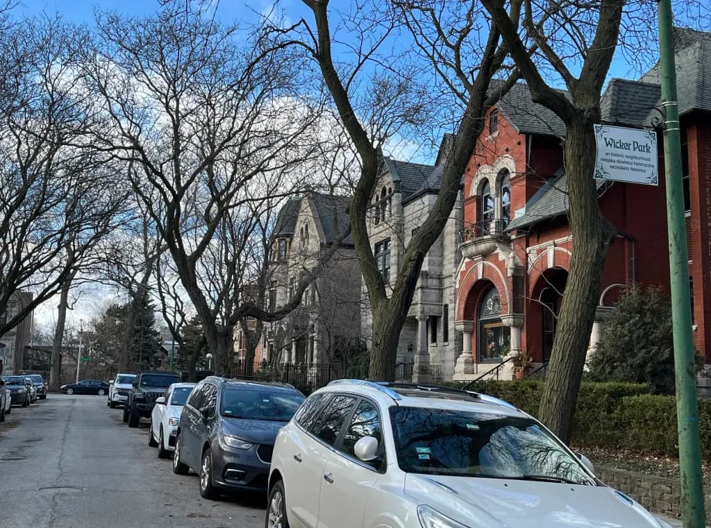 Wicker Park Serenity: A Stroll Through Historic Elegance and Urban Charm